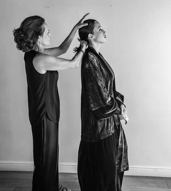 Obidi creates unique silk garments blending Japanese and Indian traditions with hand-printed natural dyes. Their artisanal approach shares House of Woven Stories’ focus on heritage and craftsmanship.