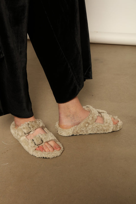 Slippers in Shearling Cream - House of Woven Stories