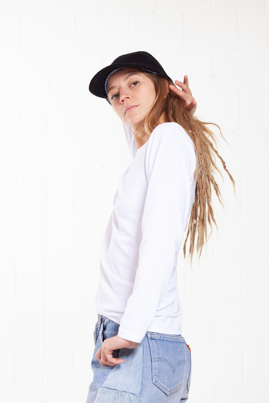 Unisex long sleeve T-shirt in soft 100% organic cotton, featuring a seamless design and minimalist fit. Made in Italy by House of Woven Stories.