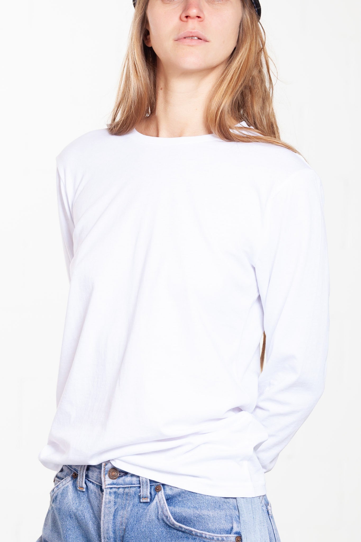 Unisex long sleeve T-shirt in soft 100% organic cotton, featuring a seamless design and minimalist fit. Made in Italy by House of Woven Stories.