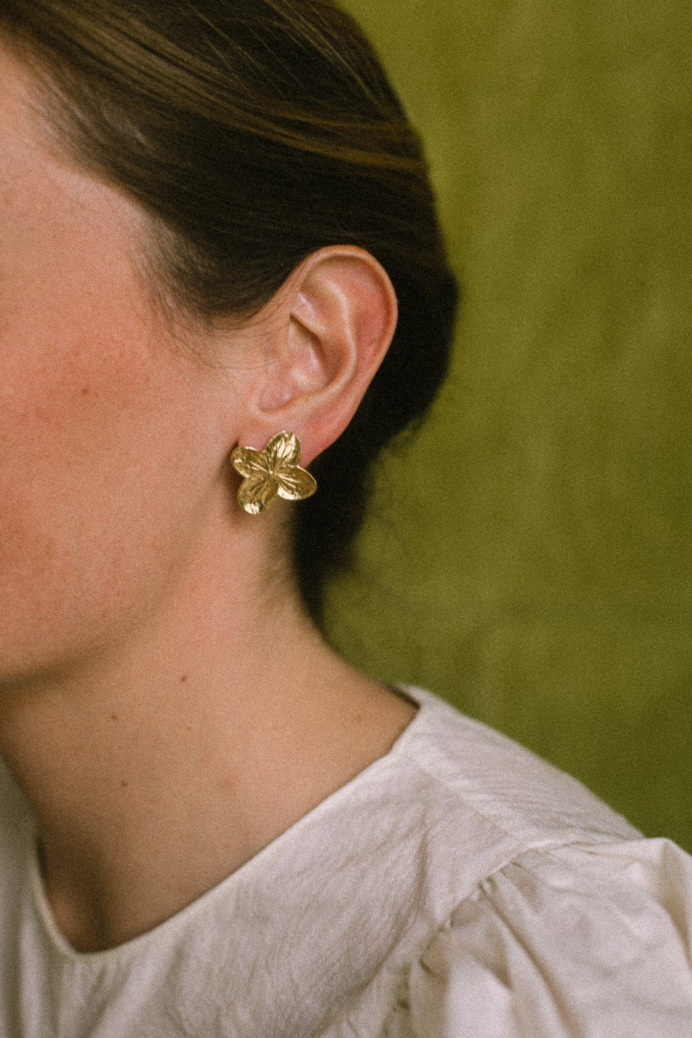 Handcrafted Single Hydrangea Earrings by Atelier Margaux Toussaint
