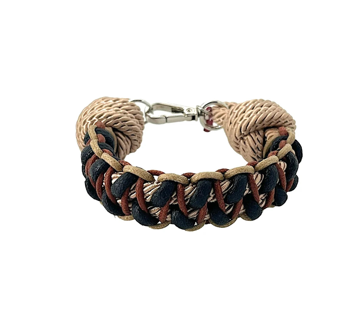 Emil bracelet by MY BOB, handmade macramé accessory inspired by 70s boho style and global traditions. Available in various colors, adding a unique personal touch. Handcrafted in Italy.