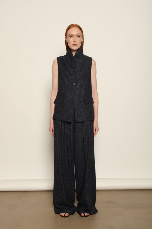 Model is wearing the Franca night blue and white gilet from the House of Woven Stories selection, a women’s tailored waistcoat made in Italy in Piedmont with a softly structured silhouette, designed for fluid layering and ethical contemporary fashion.