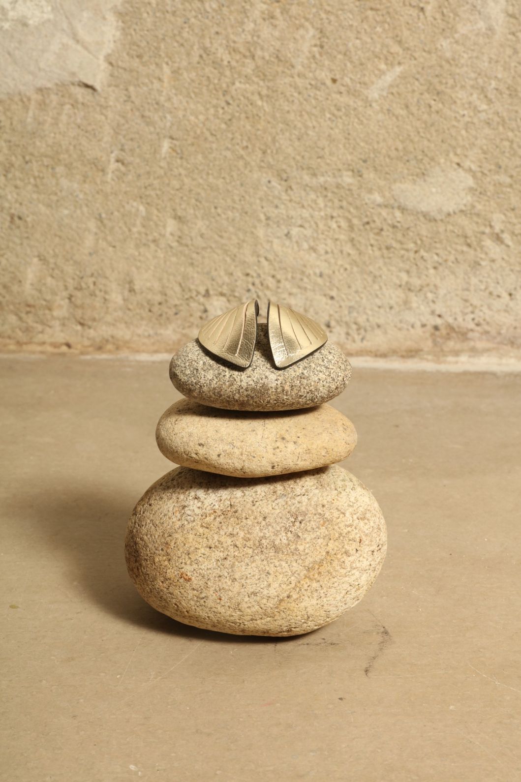 Loto Platinum Earrings by SO-LE STUDIO, part of the curated selection at House of Woven Stories, handcrafted in Italy from upcycled Ferragamo leather with a platinum finish, inspired by lotus petals and expressing sustainable sculptural elegance.