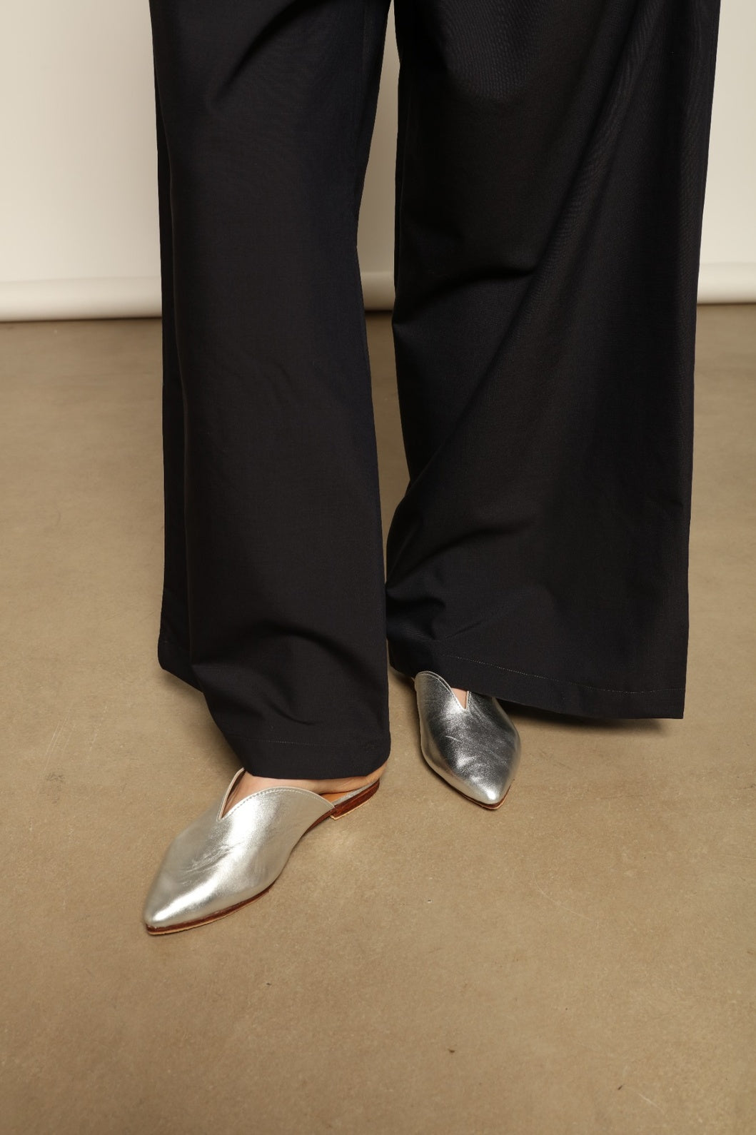 Majorel Slippers in Silver - House of Woven Stories