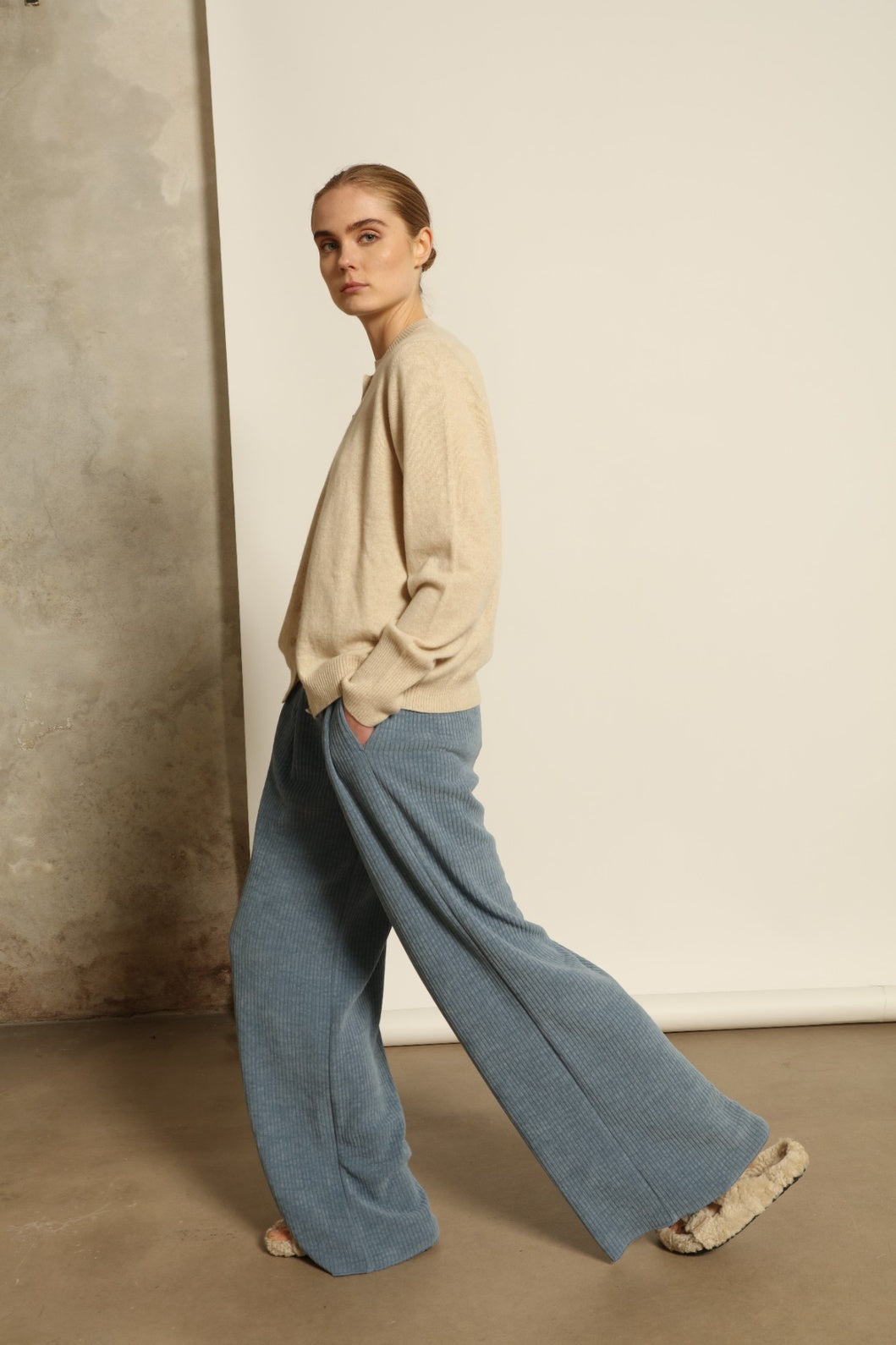 Katherine Blue Velvet Pant - Maison Jejia
