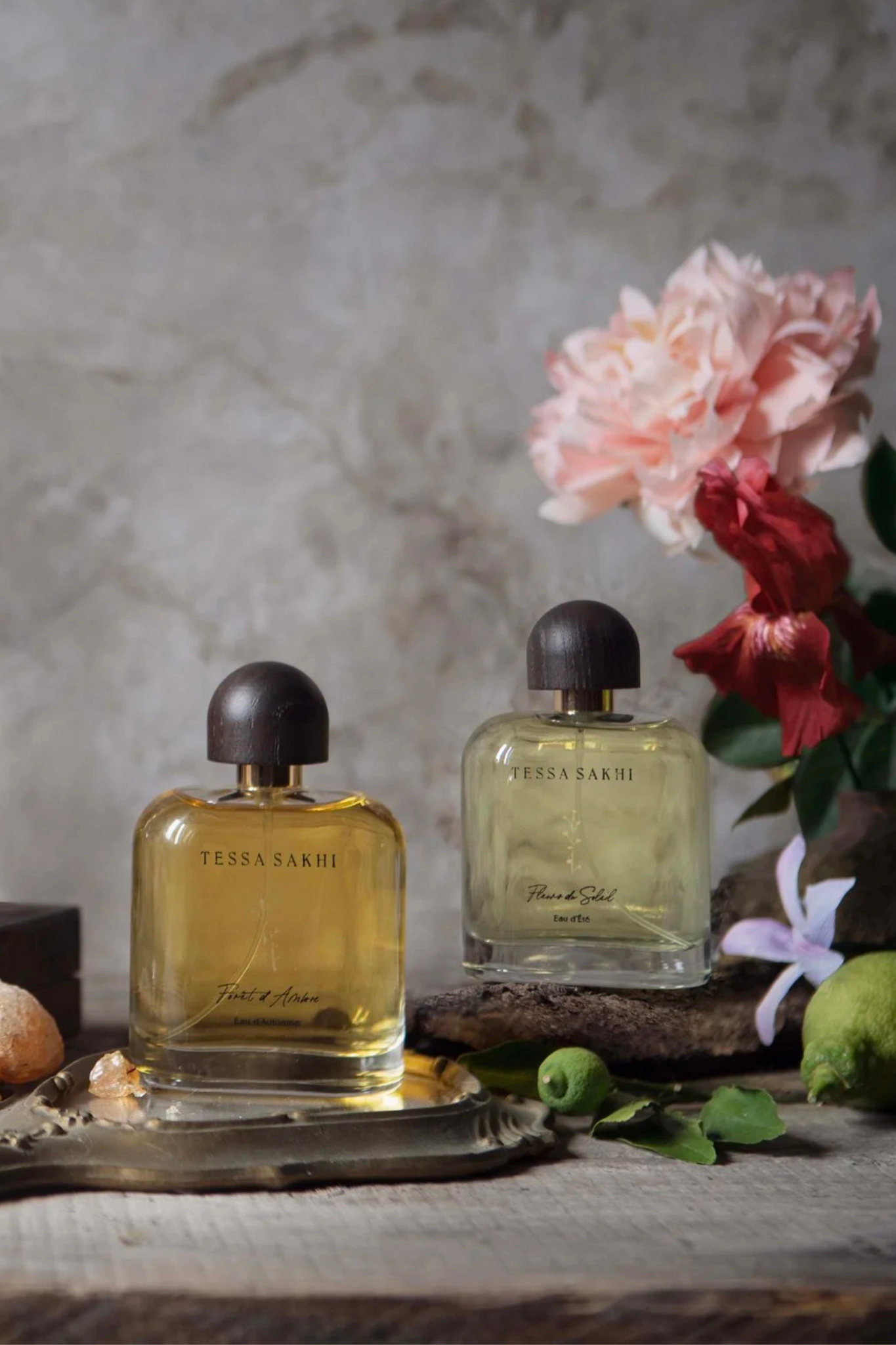 Bottle of Fleurs du Soleil – Eau d’Été by Tessa Sakhi, a floral Eau de Parfum for women with notes of pink pepper, peony, tuberose, solar amber, and vanilla. A radiant and joyful fragrance curated by House of Nomad Stories.