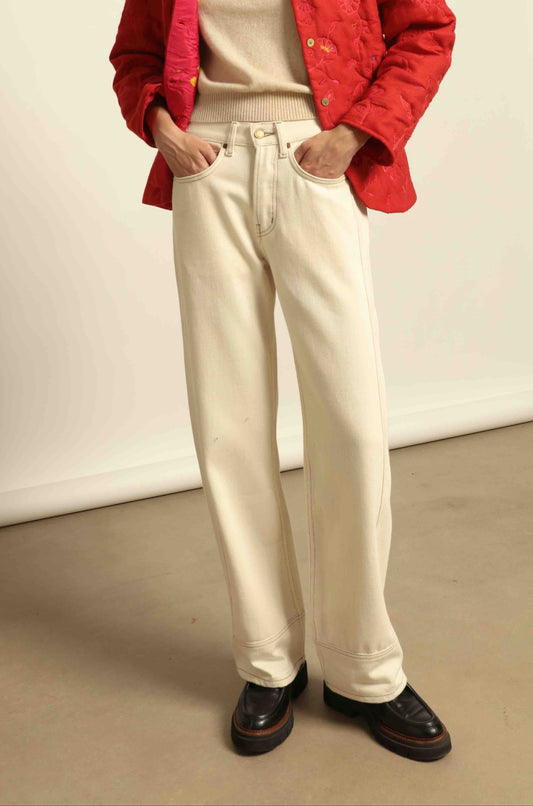 Model is wearing the Folklore 58 Jacket by Injiri, handloomed in scarlet red silk and wool with a lightweight yet structured cut, combining tradition and modern elegance.