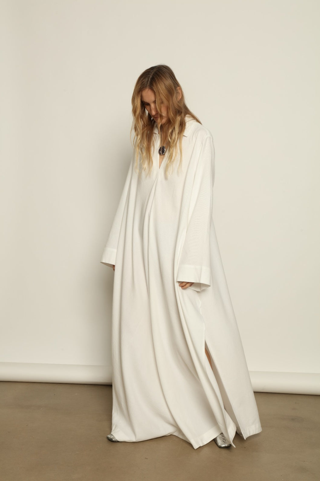 The V-Neck Ecru Flatweave Cotton Caftan - Marrakshi Life