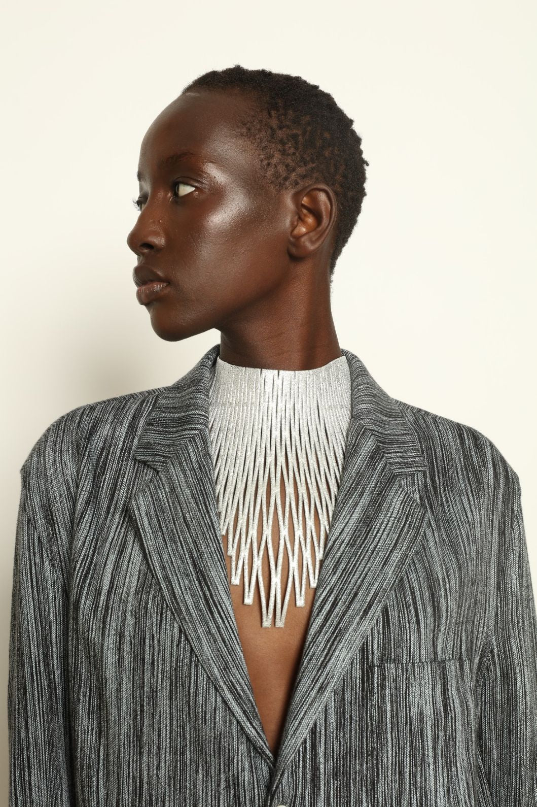 Luminous Silver leather necklace by SO-LE STUDIO, handcrafted in Tuscany, silver-toned diamond-shaped elements in a cascading sculptural design, lightweight and fluid on the neckline