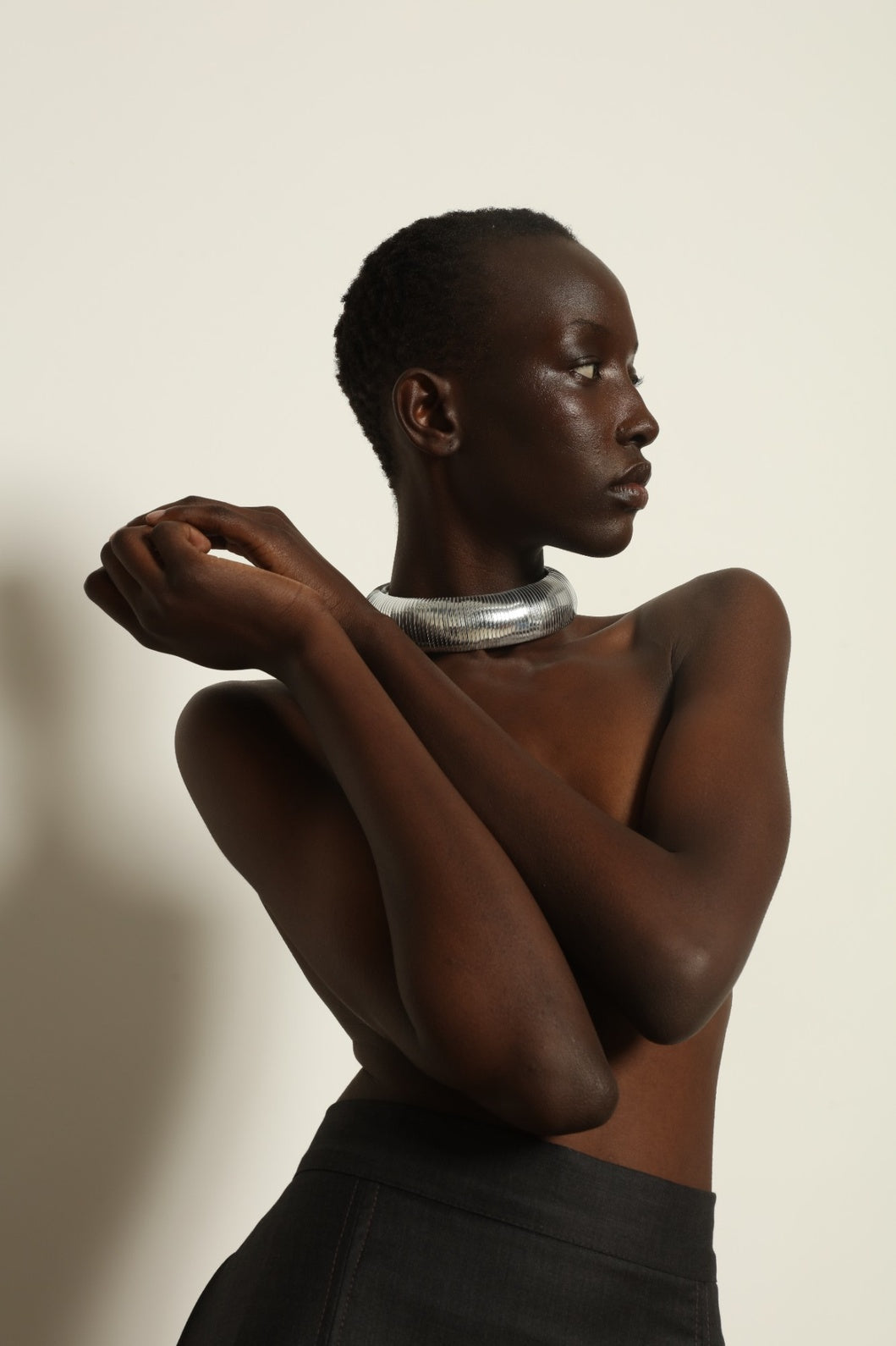 Halo Silver Foil leather necklace by SO-LE STUDIO, handcrafted in Tuscany, bold circular silver-toned design with foil finish, lightweight and sculptural on the neckline