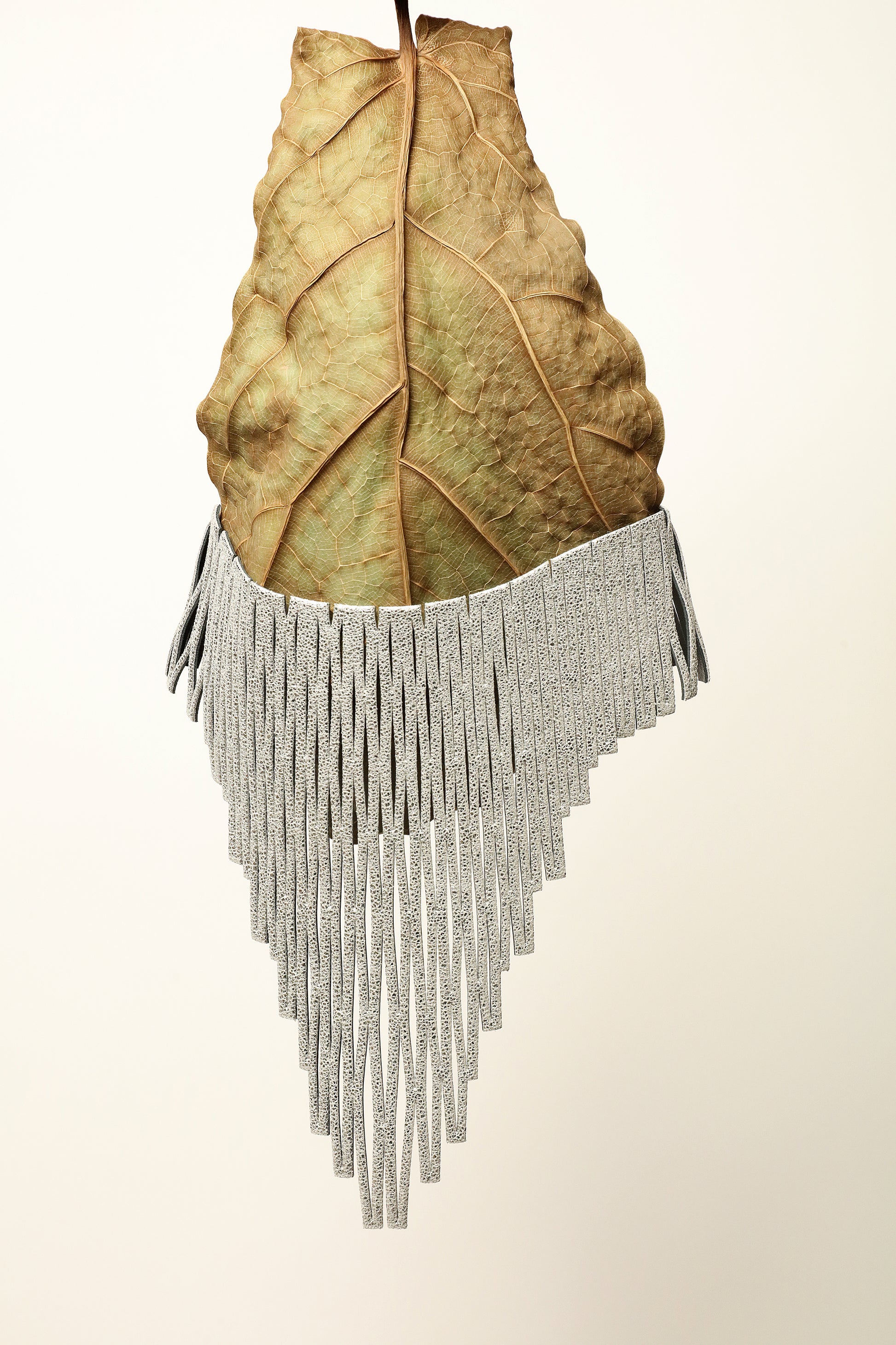 Luminous Silver leather necklace by SO-LE STUDIO, handcrafted in Tuscany, silver-toned diamond-shaped elements in a cascading sculptural design, lightweight and fluid on the neckline