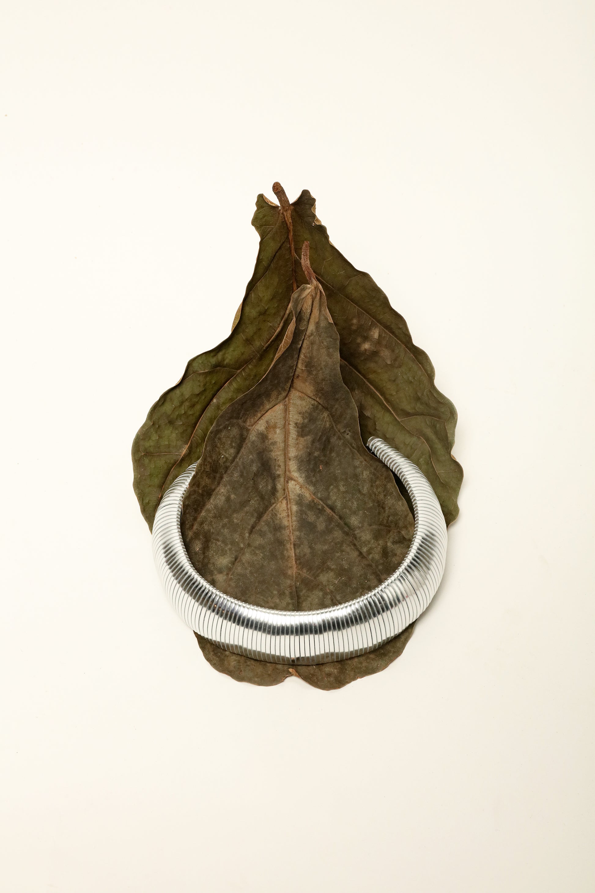 Halo Silver Foil leather necklace by SO-LE STUDIO, handcrafted in Tuscany, bold circular silver-toned design with foil finish, lightweight and sculptural on the neckline