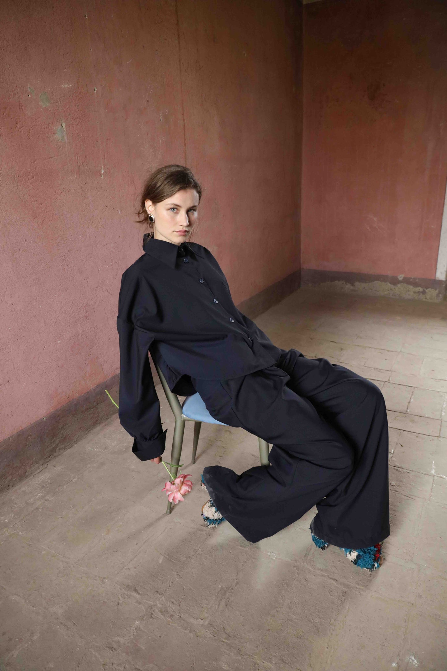 A timeless blouse crafted from 100% cool wool by skilled artisans in Italy for House of Woven Stories. Lightweight and breathable, it features refined details for effortless elegance throughout the year.