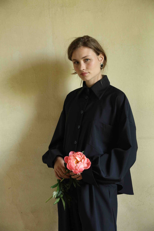 A timeless blouse crafted from 100% cool wool by skilled artisans in Italy for House of Woven Stories. Lightweight and breathable, it features refined details for effortless elegance throughout the year.