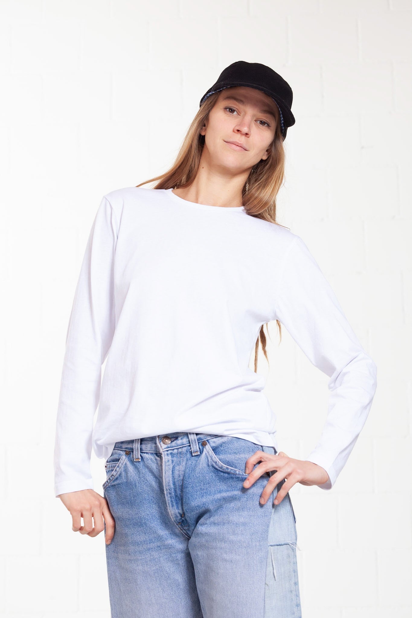 Unisex long sleeve T-shirt in soft 100% organic cotton, featuring a seamless design and minimalist fit. Made in Italy by House of Woven Stories.
