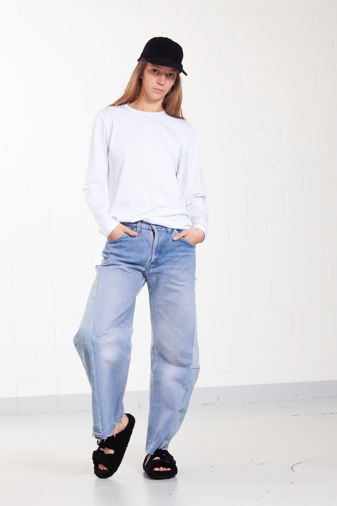 Unisex long sleeve T-shirt in soft 100% organic cotton, featuring a seamless design and minimalist fit. Made in Italy by House of Woven Stories.