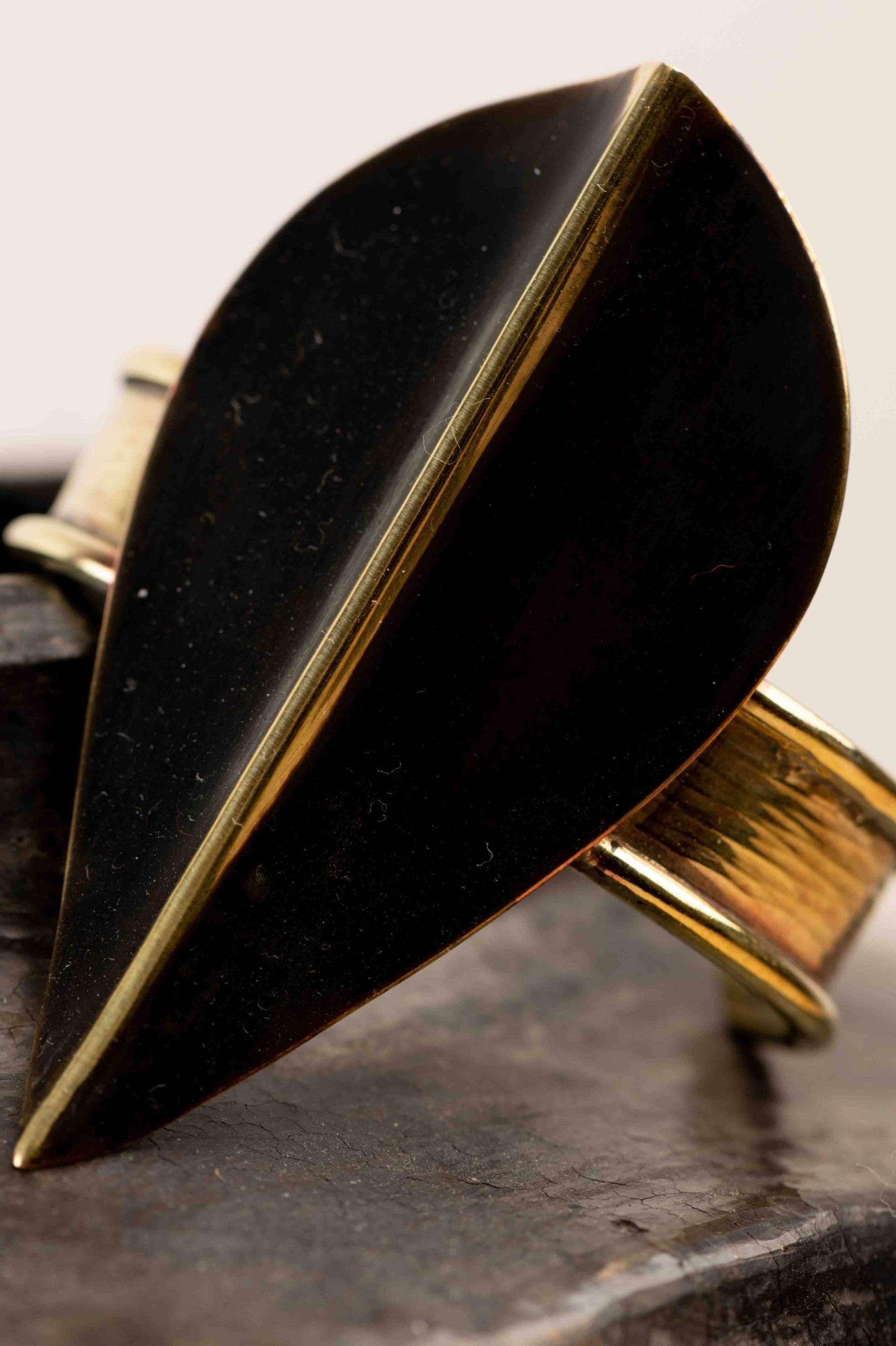 Bronze Patinè Noir hammered bronze slip-on bracelet by Stéphane Szendy, showcasing artisanal craftsmanship and timeless design. Part of HouseofWovenStories selection.