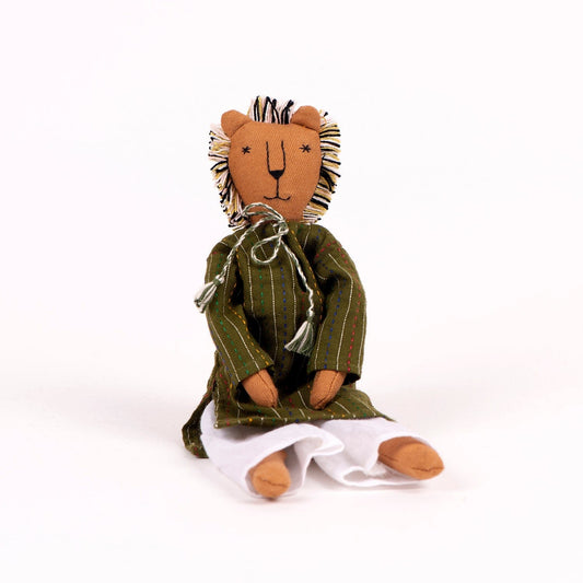 Kom Mini lion cloth doll handcrafted from upcycled fabric by Afghan refugee women for sustainable fashion. The brand is SilaiWali and it's available at House of Woven Stories.