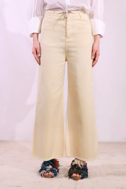 Model is wearing the Le Pantalon Oversize by Happy Haus. Wide-leg, regular-length cotton trousers with five pockets and wooden buttons, combining relaxed fit with eco-conscious design.