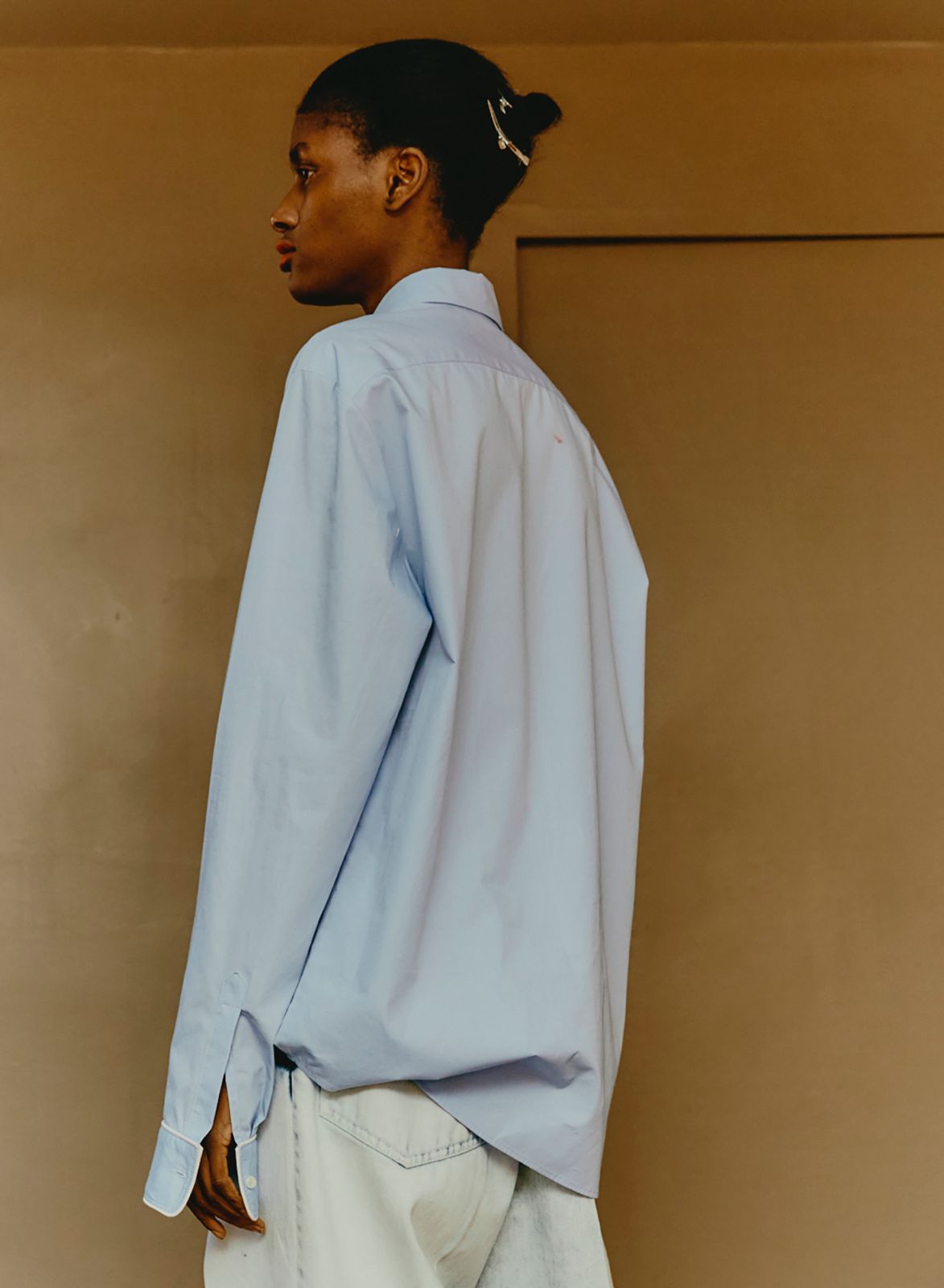 Maison Jejia Mami Shirt in light blue with elongated sleeves, wide cuffs and a contemporary asymmetric hem, curated by House of Nomad Stories