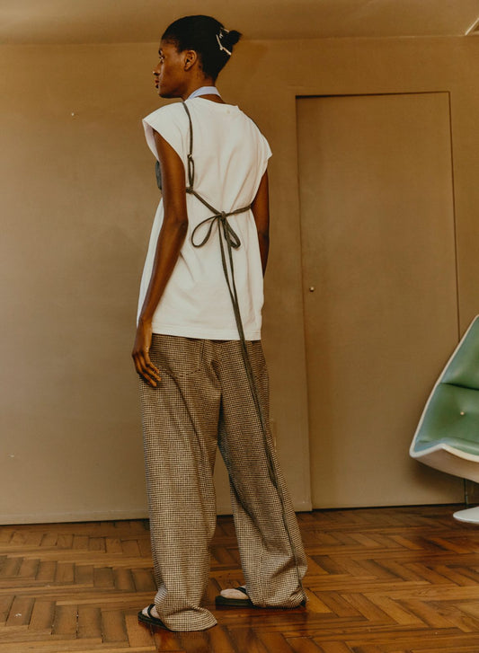 Maison Jejia Gigi Pied de Poule Pant with a fluid wide leg silhouette and softly tailored grey patterned fabric. A house of nomad stories curation 