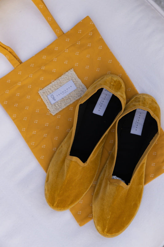 Mustard Venetian Slippers by Teod’amar, handmade in Venice from upcycled luxury fabrics with recycled rubber soles. Timeless, sustainable, and exclusive.
