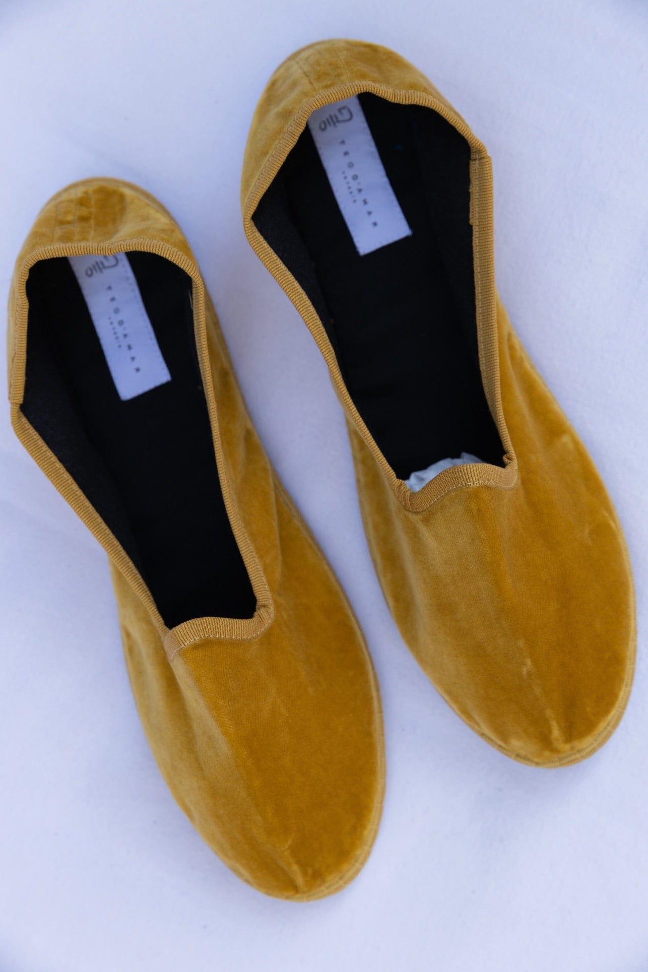Mustard Venetian Slippers by Teod’amar, handmade in Venice from upcycled luxury fabrics with recycled rubber soles. Timeless, sustainable, and exclusive.
