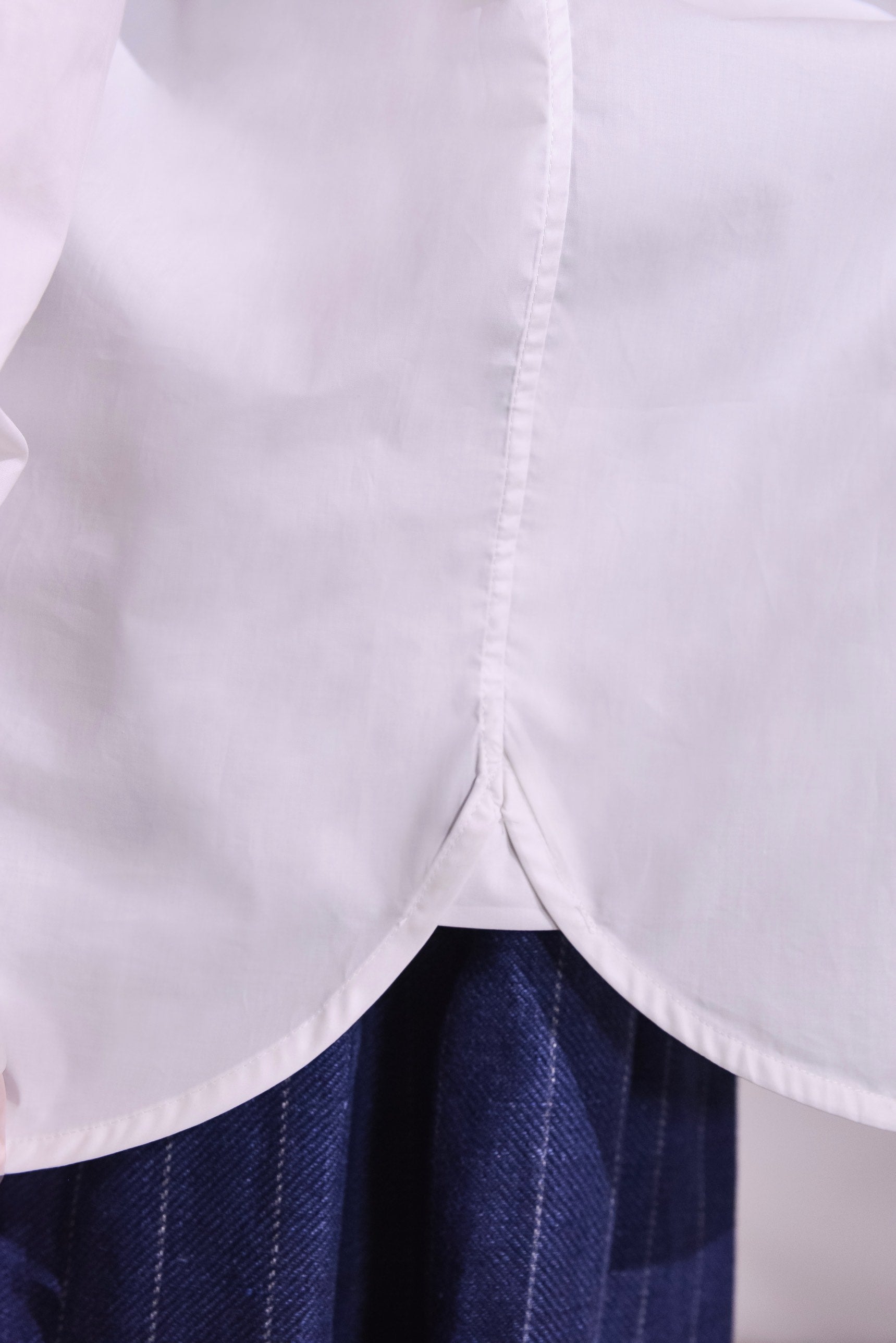 Refined Oscar Shirt made from 100% organic cotton with a crisp paper-touch finish, featuring minimalist design, clean lines, and classic collar. Handmade by House of Woven Stories in Italy’s Piedmont region, combining sustainable luxury, fine tailoring, and timeless style.