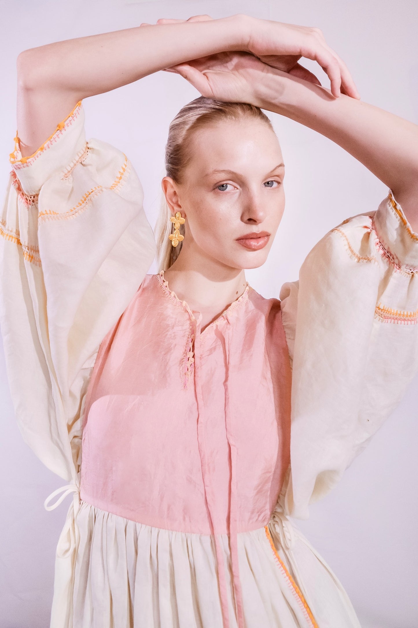 Serafina Dress by Supernaturae – handwoven silk kaftan in pink-violet tones, featuring natural plant dyes and artisanal crochet details. Lightweight, one-size fit, crafted in Mexico.