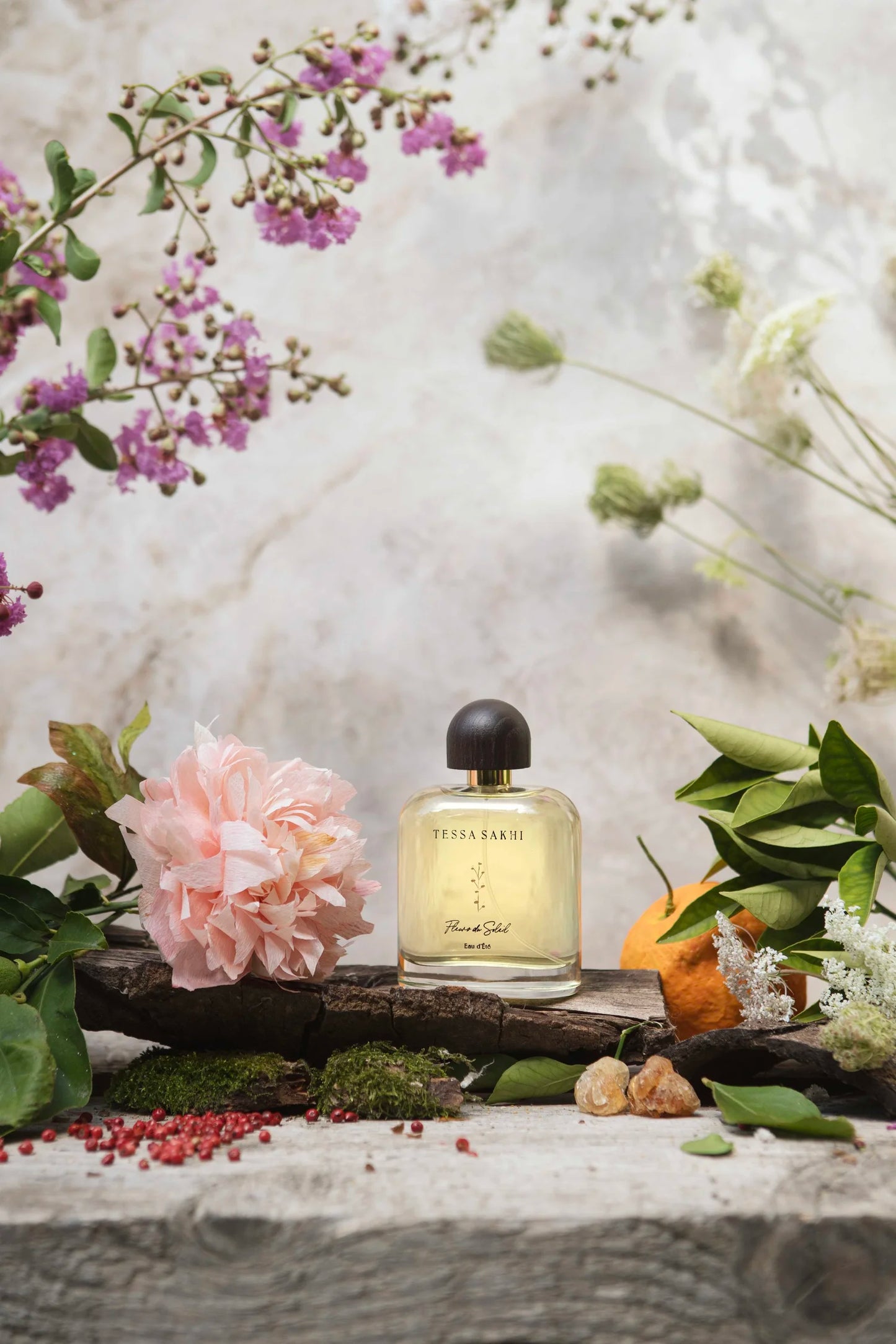 Bottle of Fleurs du Soleil – Eau d’Été by Tessa Sakhi, a floral Eau de Parfum for women with notes of pink pepper, peony, tuberose, solar amber, and vanilla. A radiant and joyful fragrance curated by House of Nomad Stories.