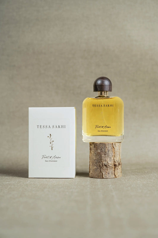 Bottle of Forêt d’Ambre – Eau d’Automne by Tessa Sakhi, a unisex amber and woody Eau de Parfum with notes of white pepper, patchouli, labdanum, tonka bean, and musk. A balancing and soothing fragrance curated by House of Nomad Stories.