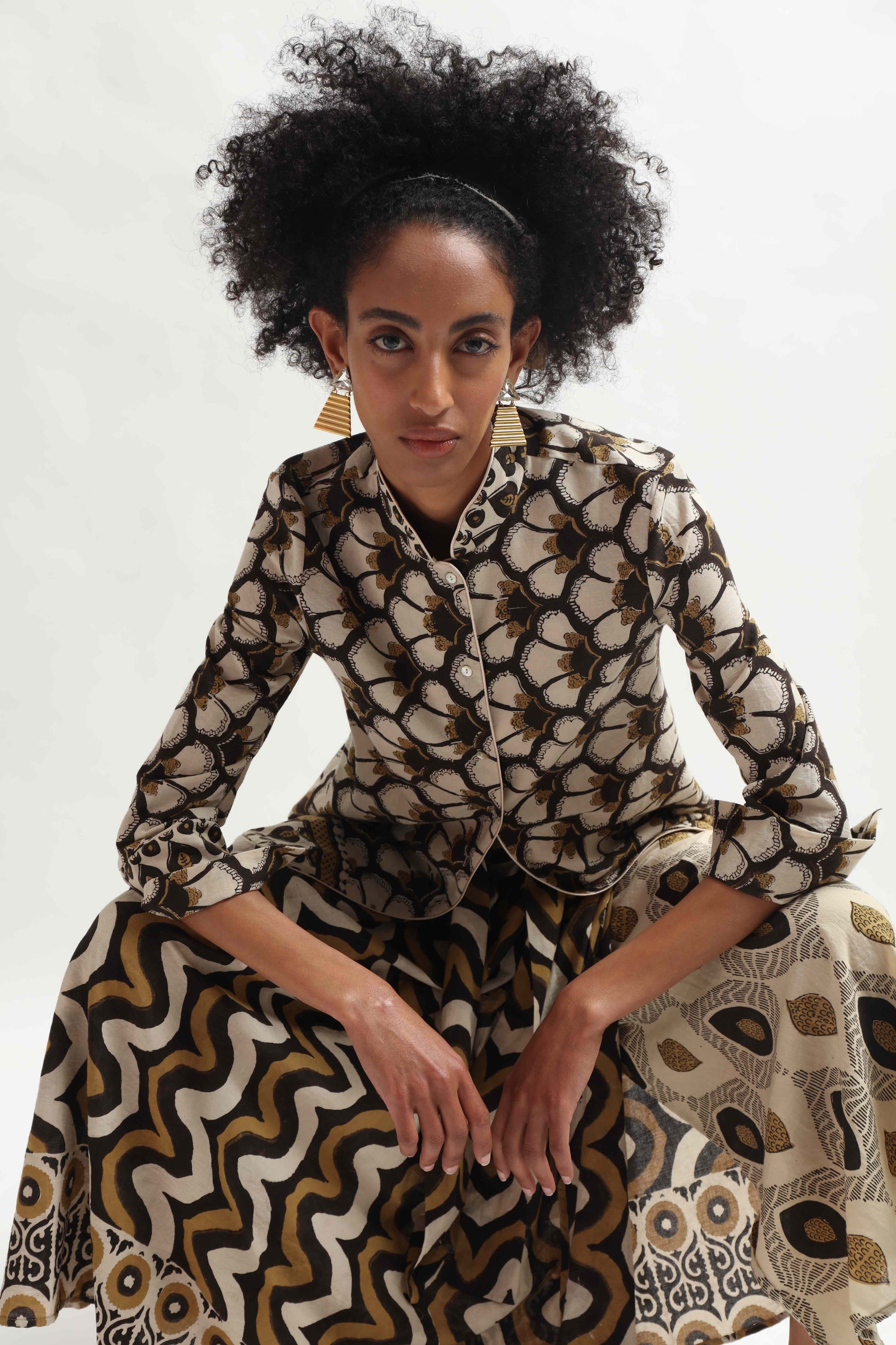Relaxed-fit shirt crafted from antique sari cotton, hand-dyed using the Shibori technique. A unique piece by Obidi that merges traditional heritage with modern style. Featured in the House of Woven Stories collection.