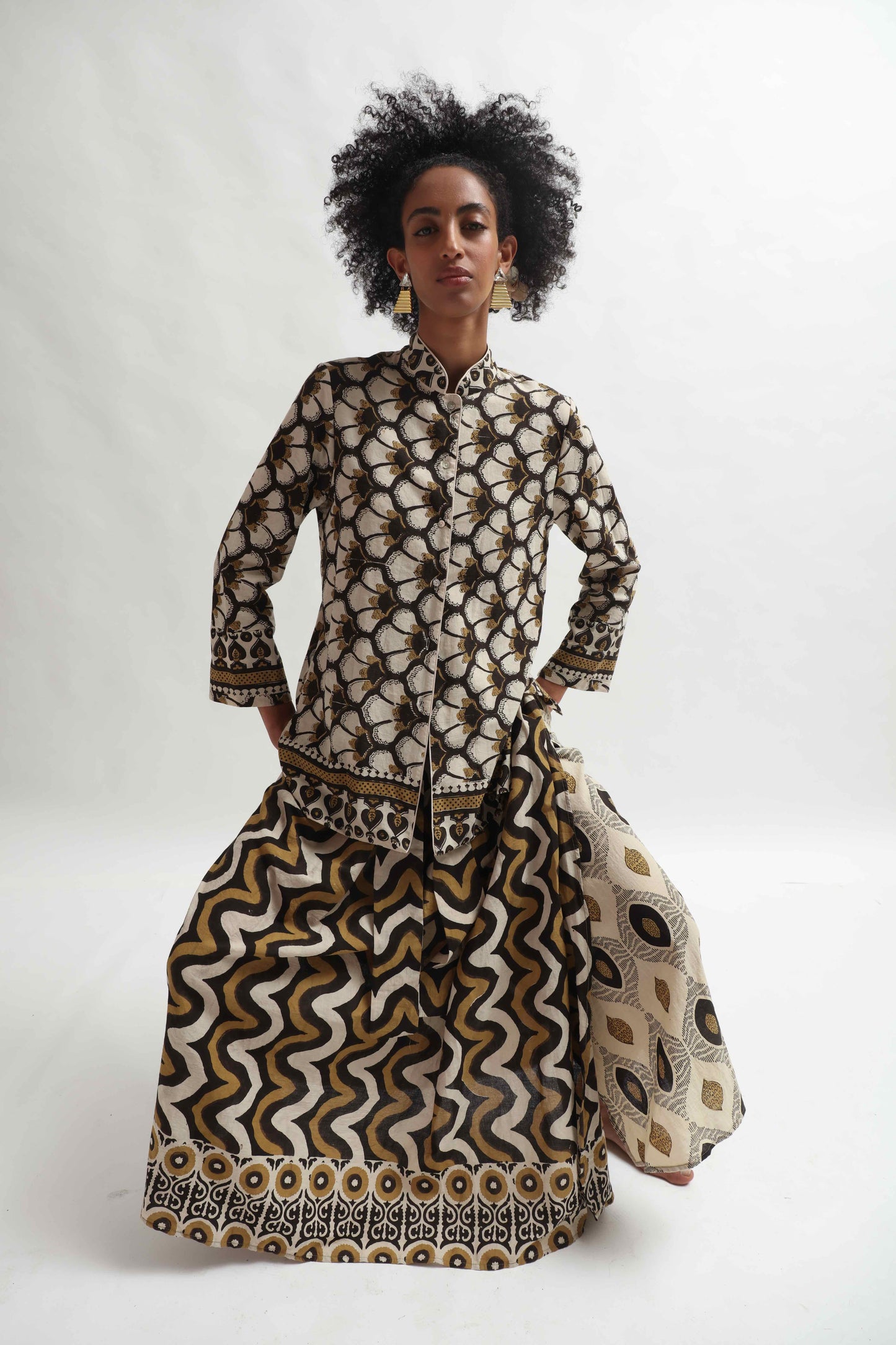 Relaxed-fit shirt crafted from antique sari cotton, hand-dyed using the Shibori technique. A unique piece by Obidi that merges traditional heritage with modern style. Featured in the House of Woven Stories collection.