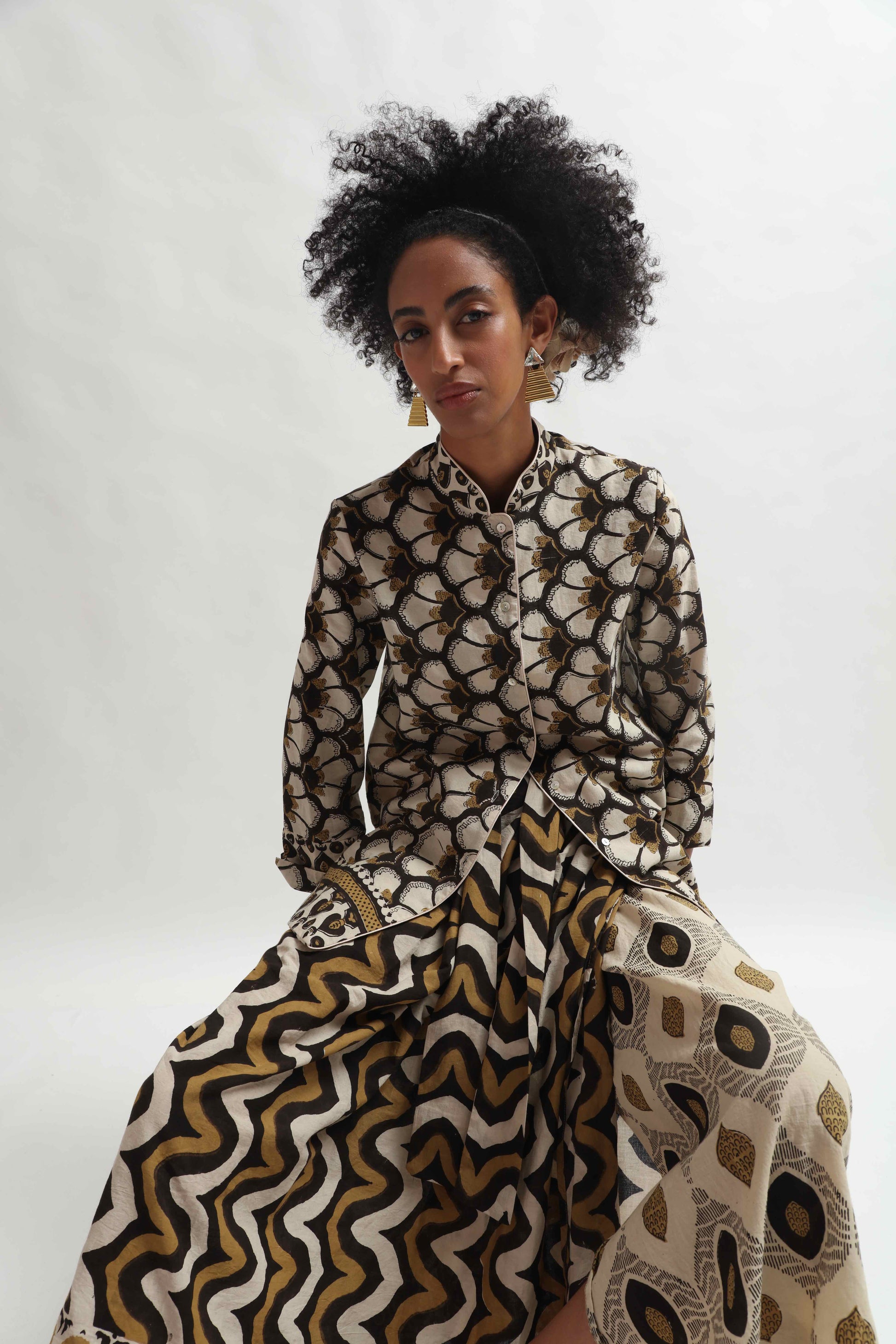 Relaxed-fit shirt crafted from antique sari cotton, hand-dyed using the Shibori technique. A unique piece by Obidi that merges traditional heritage with modern style. Featured in the House of Woven Stories collection.