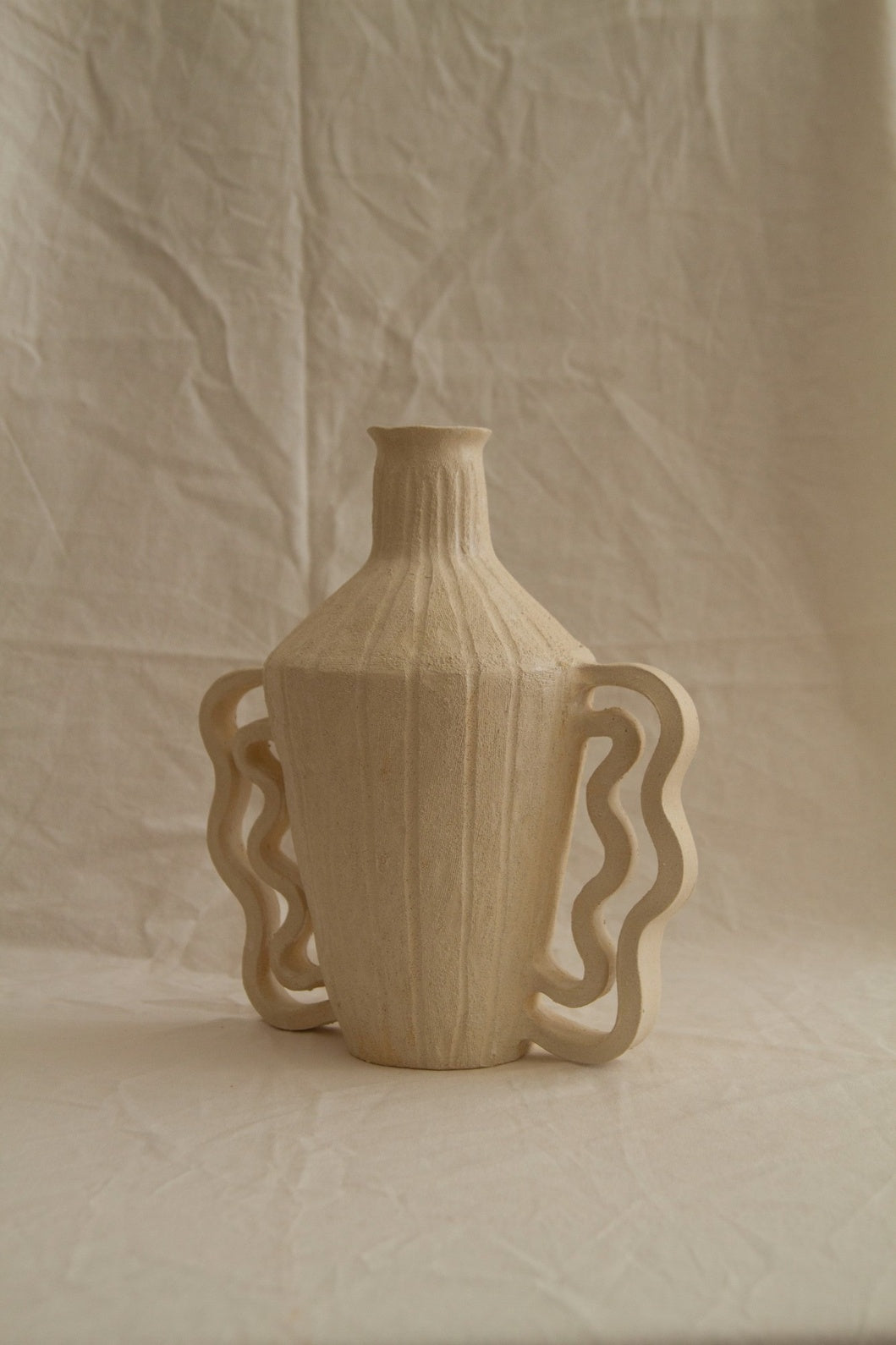 Amphora Le Grand Double Vagues by Clandestine Céramique, part of the House of Woven Stories selection, handbuilt in chamotte clay with wavy double handles and engraved vertical stripes.