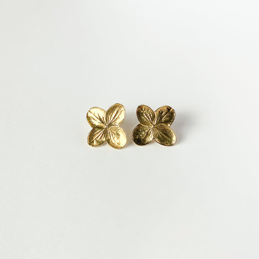 Handcrafted Single Hydrangea Earrings by Atelier Margaux Toussaint