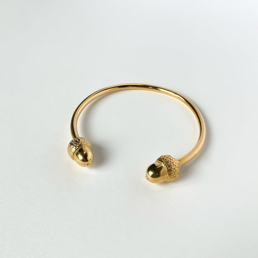 Handcrafted Chêne Vert Bangle by Atelier Margaux Toussaint from the House of Woven Stories selection 