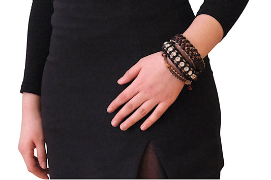 Emil bracelet by MY BOB, handmade macramé accessory inspired by 70s boho style and global traditions. Available in various colors, adding a unique personal touch. Handcrafted in Italy.