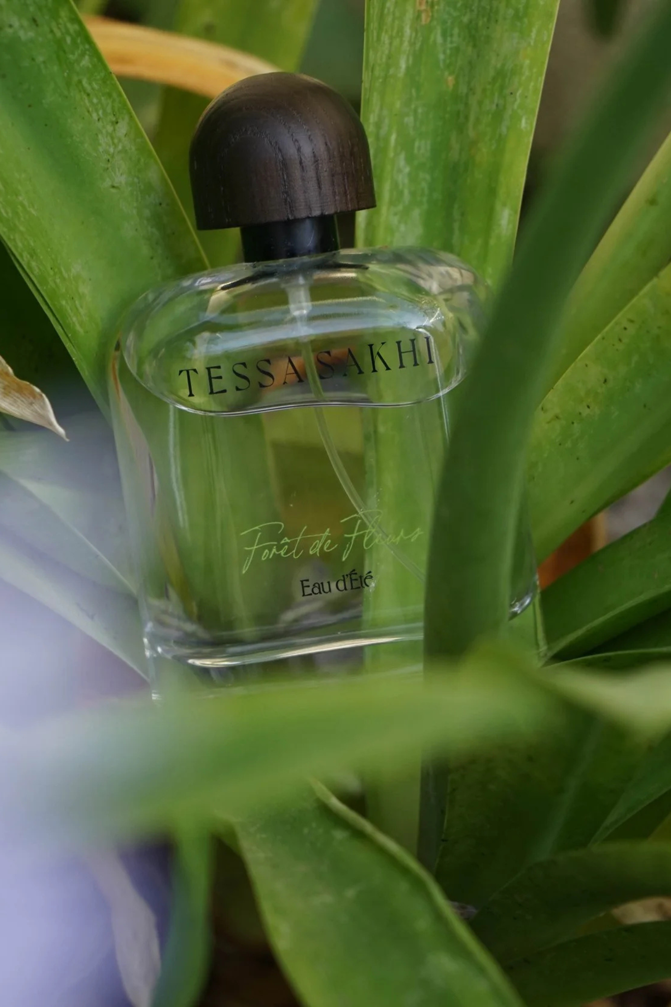 Bottle of Fleurs du Soleil – Eau d’Été by Tessa Sakhi, a floral Eau de Parfum for women with notes of pink pepper, peony, tuberose, solar amber, and vanilla. A radiant and joyful fragrance curated by House of Nomad Stories.