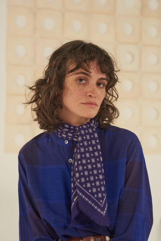 Foulard N°676 Violette by Moismont, soft wool scarf in square format, versatile and warm, perfect for adding timeless elegance to any outfit. Available at House of Woven Stories.