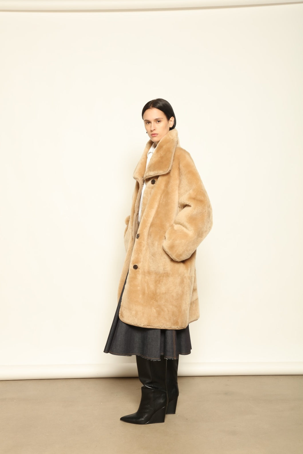 Giselle Camel Long Silky Peach Jacket by Novelle – handcrafted reversible Italian coat in nappa leather and shearling, photographed in soft natural light for House of Woven Stories.