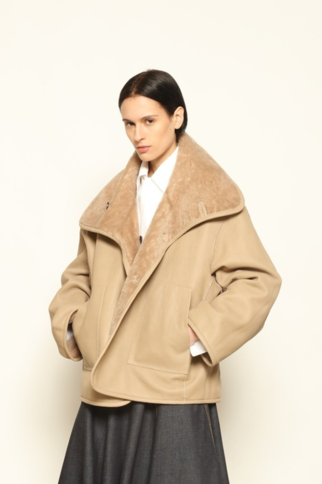 Giselle Short Camel Jacket by Novelle – handcrafted reversible Italian jacket in shearling and nappa leather, shown in warm camel tone, styled on model Mareksha for House of Woven Stories.
