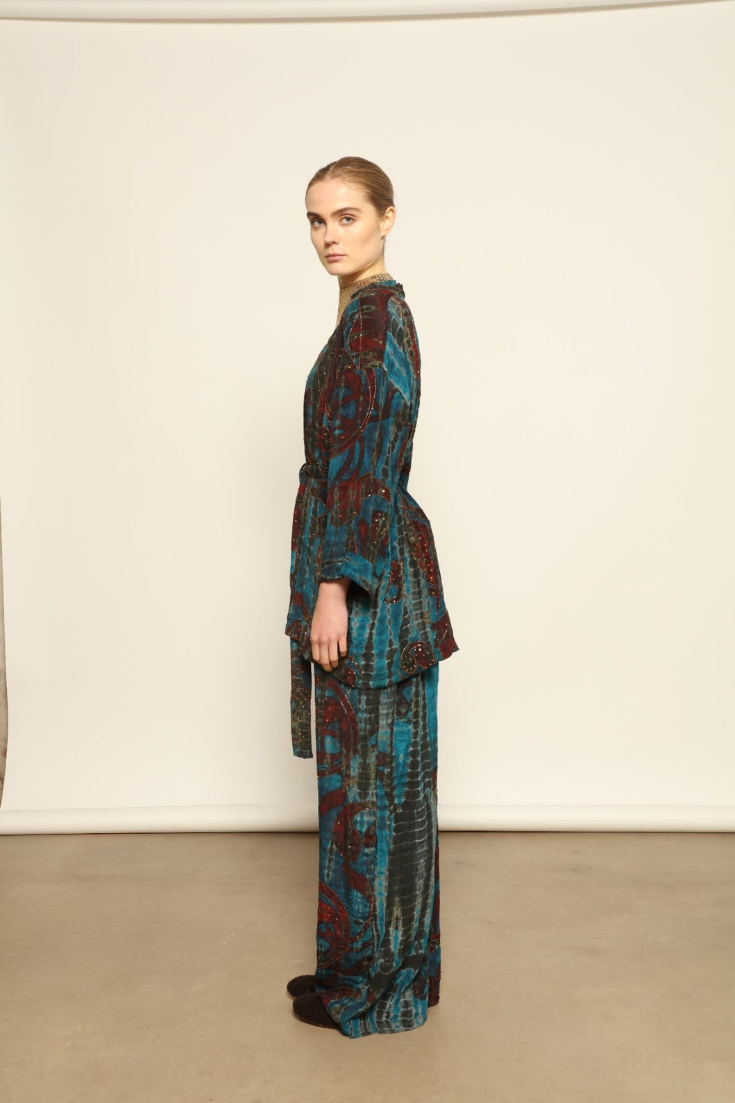 Model is wearing the Gorana Cobalt Timber Kimono Suit by House of Woven Stories, crafted from 100% pure silk with re-wearable sari fabric, featuring a relaxed kimono silhouette and intricate patterns for timeless elegance.