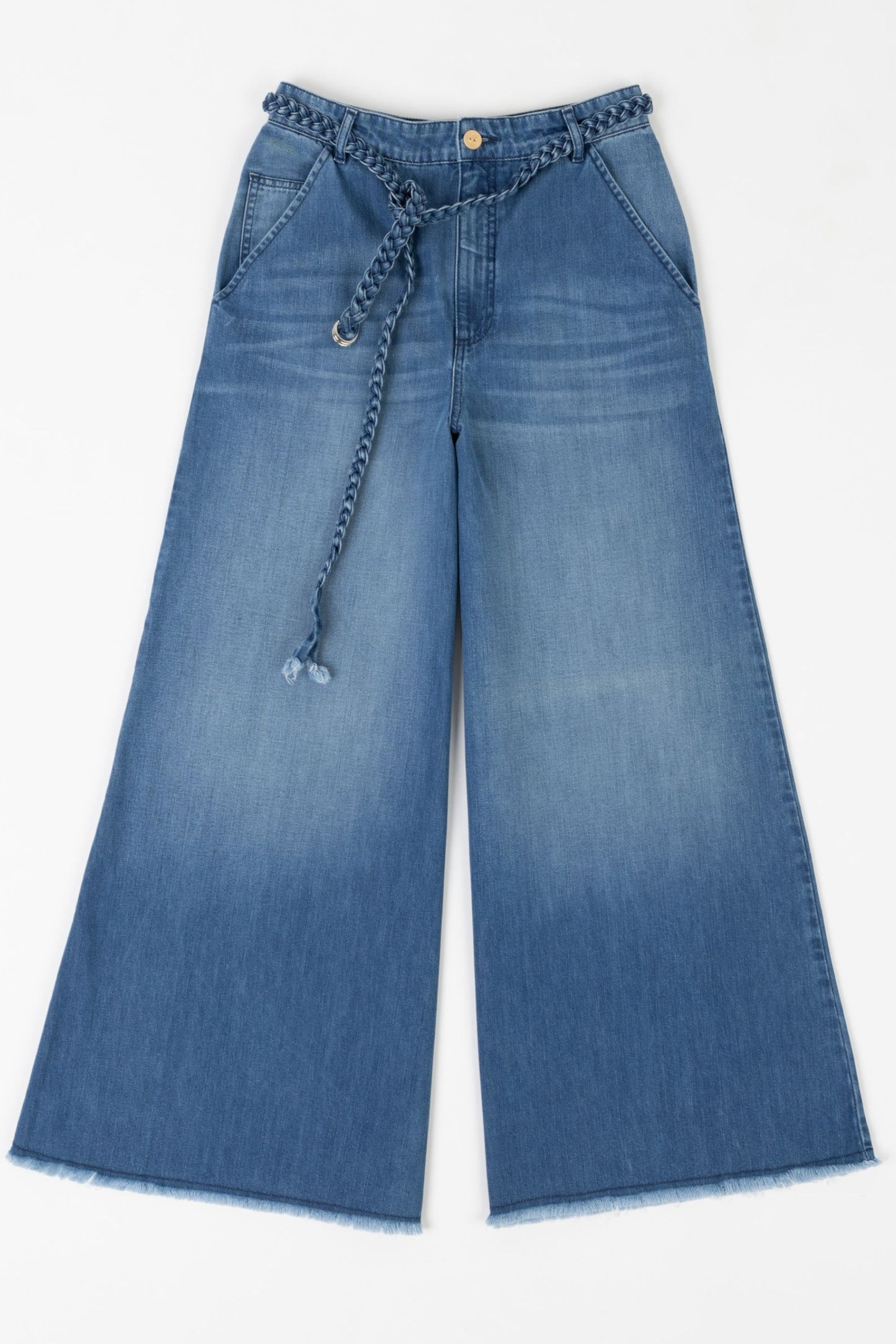 Model is wearing relaxed, flared-fit jeans by Happy Haus, crafted in Italy from 100% DETOX-certified cotton. A sustainable essential from the House of Woven Stories collection, designed for timeless, conscious style.