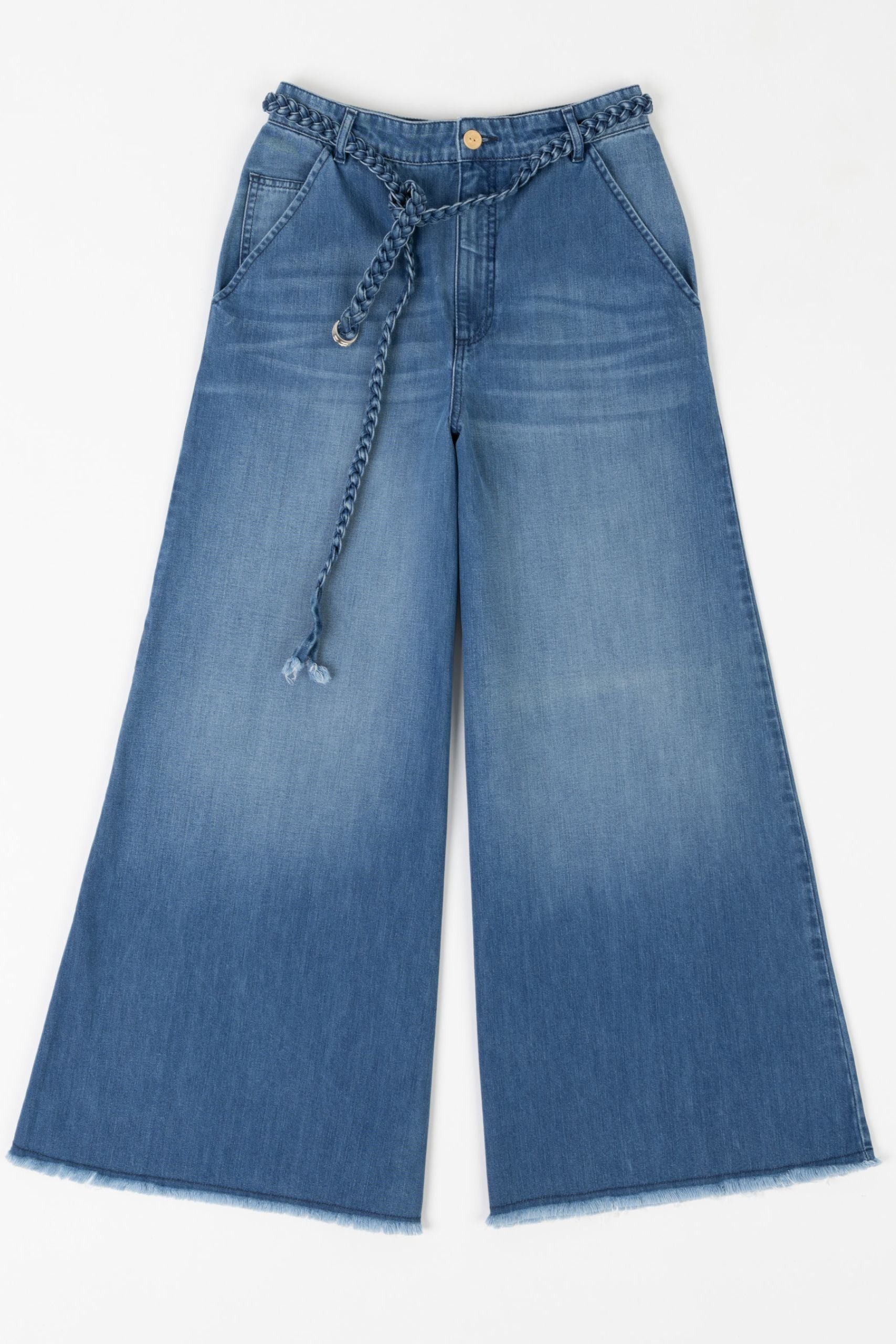 Model is wearing relaxed, flared-fit jeans by Happy Haus, crafted in Italy from 100% DETOX-certified cotton. A sustainable essential from the House of Woven Stories collection, designed for timeless, conscious style.