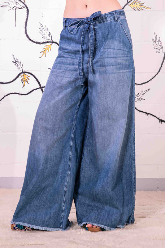 Model is wearing relaxed, flared-fit jeans by Happy Haus, crafted in Italy from 100% DETOX-certified cotton. A sustainable essential from the House of Woven Stories collection, designed for timeless, conscious style.