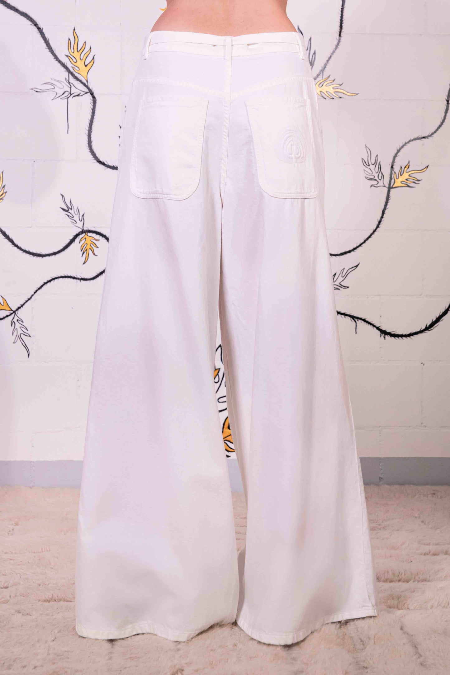 Relaxed flared fit jeans from Happy Haus crafted in Italy from 100% DETOX-certified cotton. Part of the House of Woven Stories selection for timeless, sustainable style.