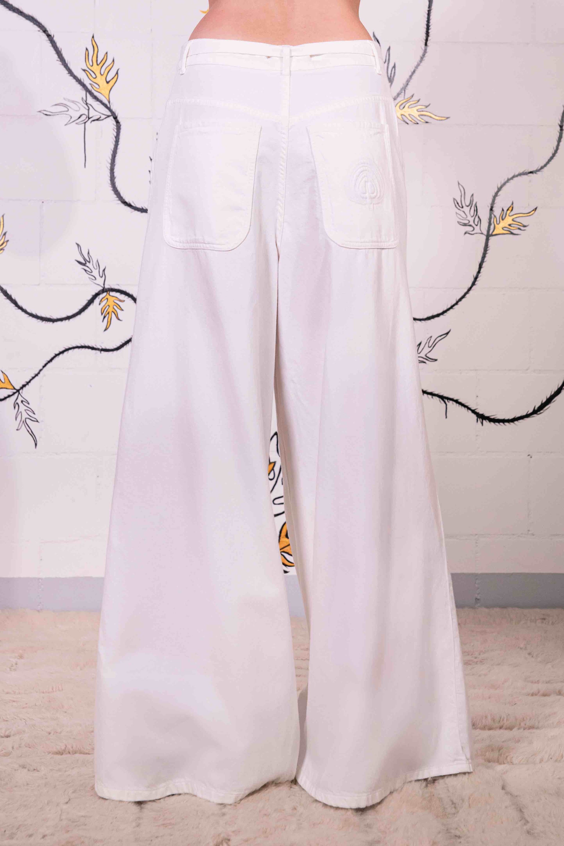 Relaxed flared fit jeans from Happy Haus crafted in Italy from 100% DETOX-certified cotton. Part of the House of Woven Stories selection for timeless, sustainable style.