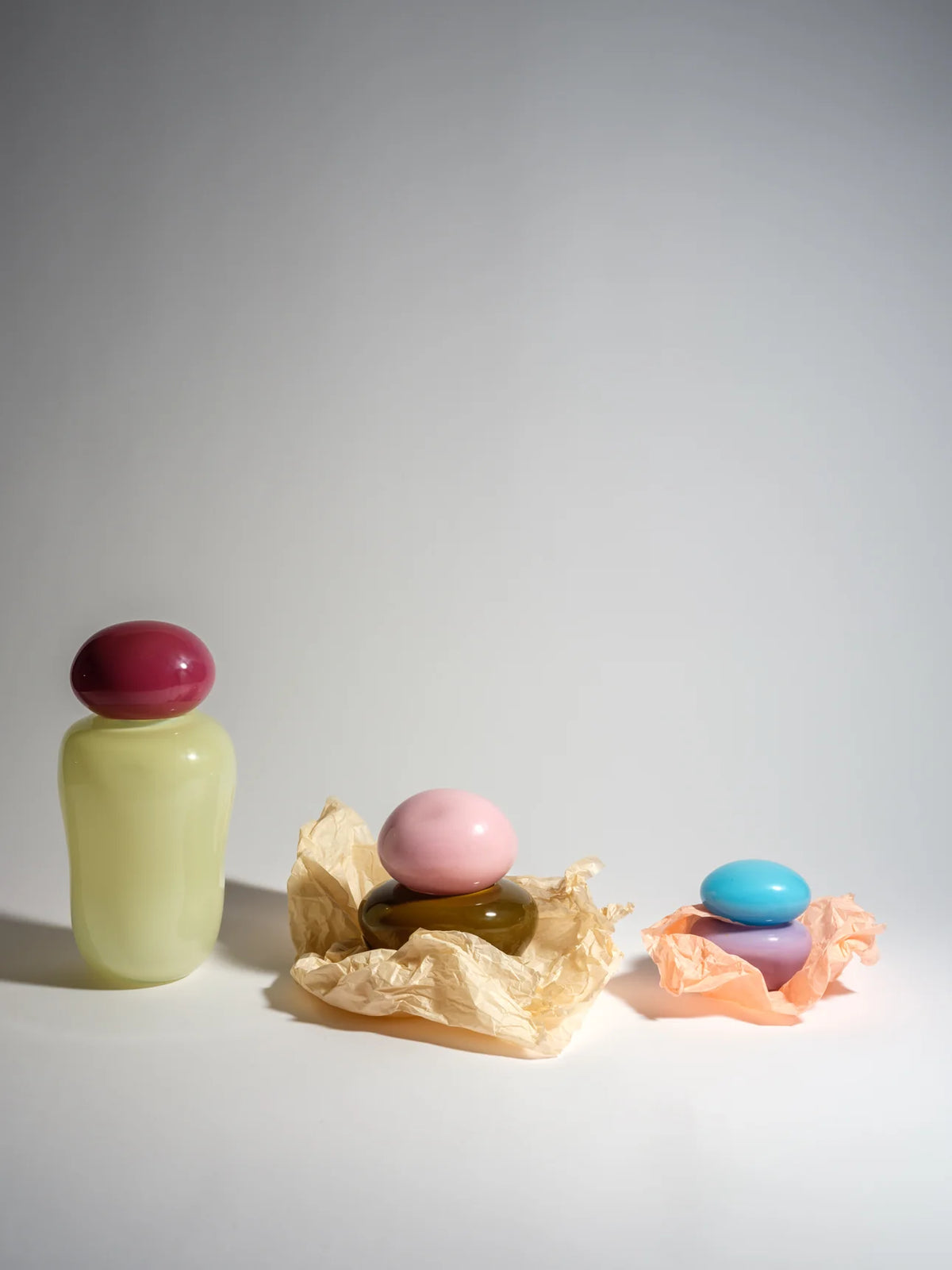 Bonbonniere by Helle Mardahl Studio in Milky Rose and Caramel, handmade sculptural glass keepsake box with organic shape, coloured lid and contemporary home decor design from House of Nomad Stories.